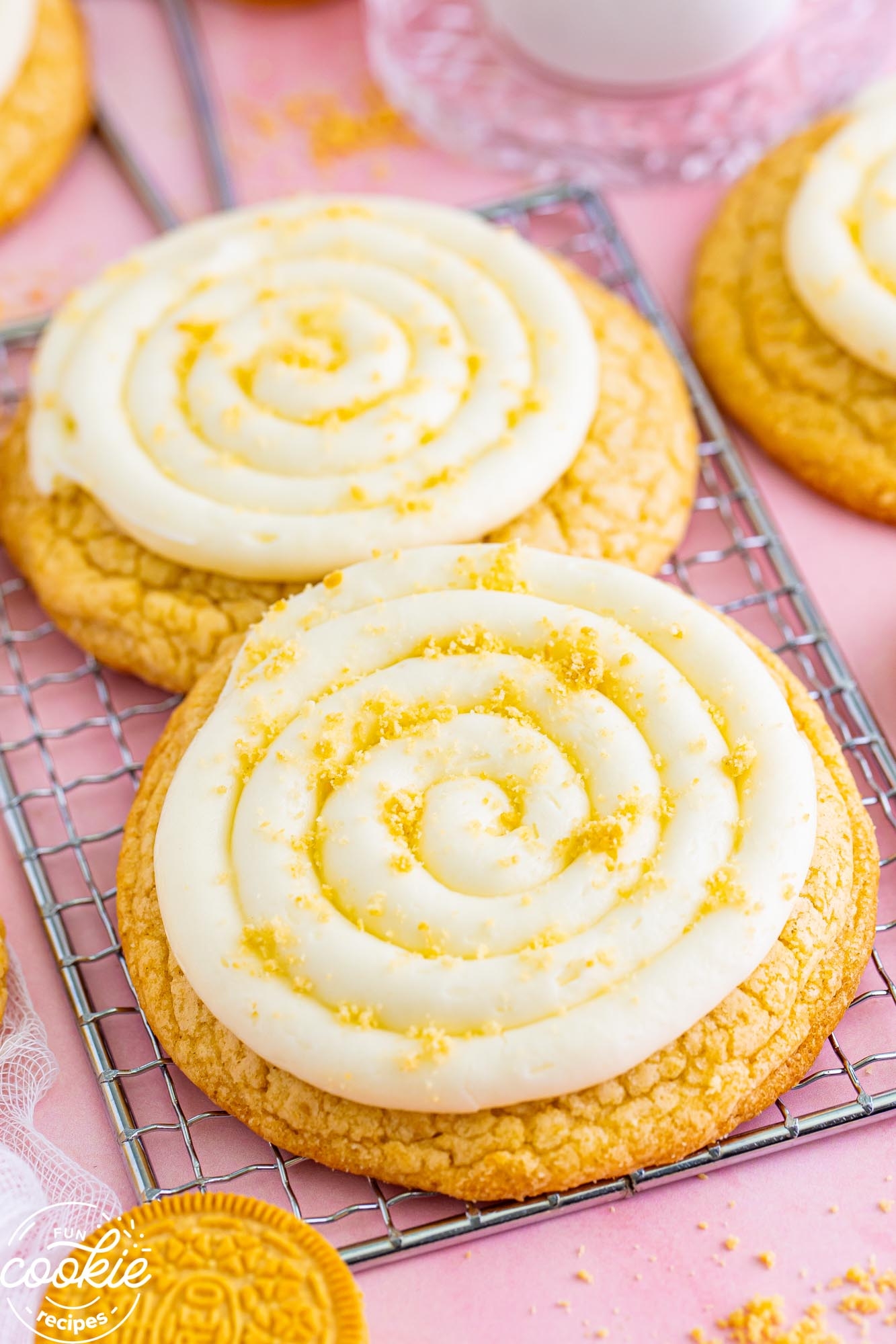 Crumbl Vanilla Crumb Cake With Golden Oreo Fun Cookie Recipes