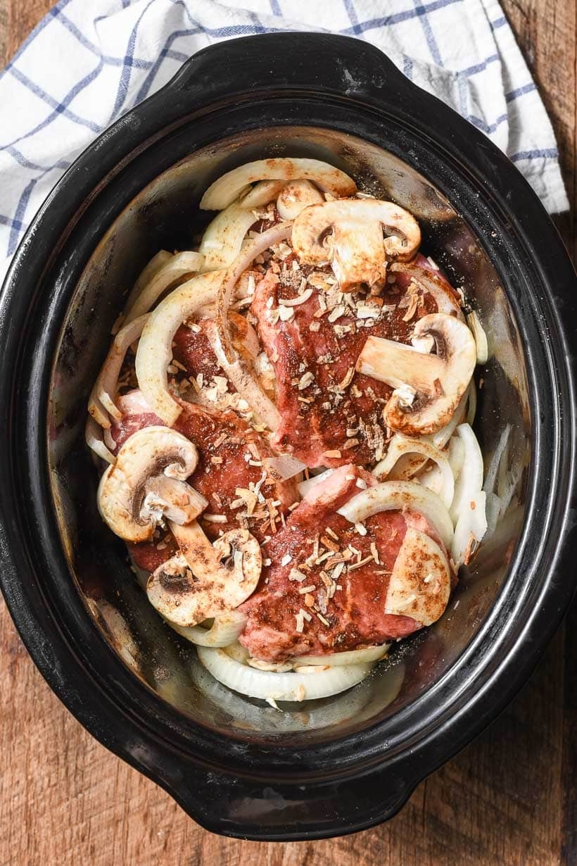 Easy Crock Pot Round Steak With Mushrooms NeighborFood Easy Crock Pot Round Steak With Mushrooms NeighborFood