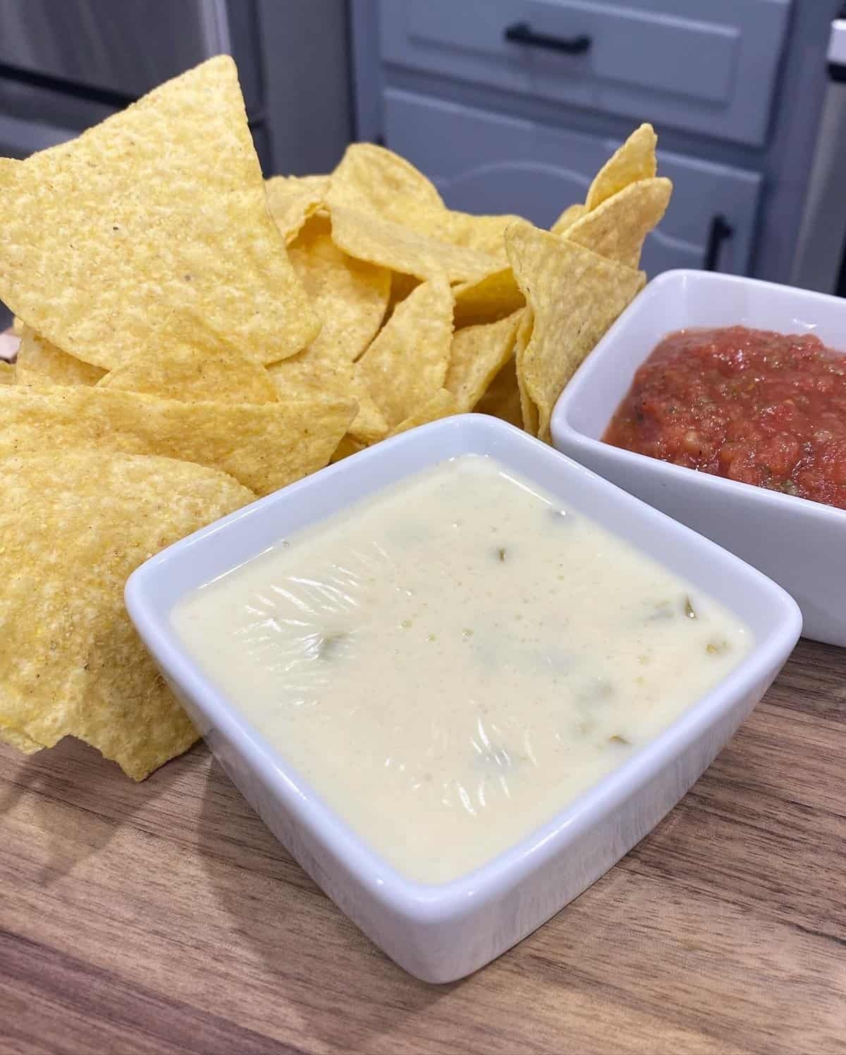 Easy White Queso Recipe Cooking In The Midwest