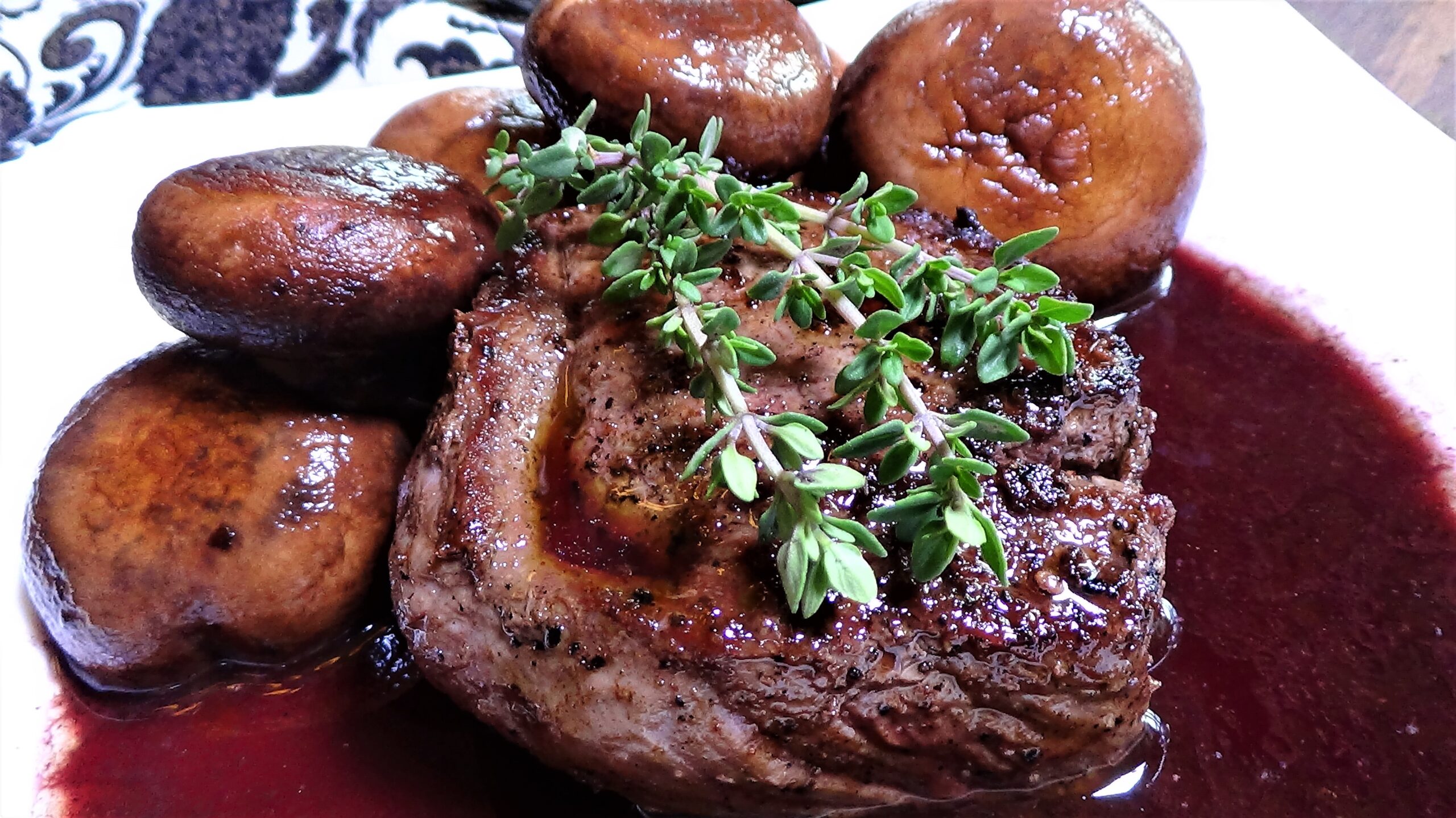 Filet Mignon With Red Wine Reduction Sauce Filet Mignon With Red Wine Reduction Sauce