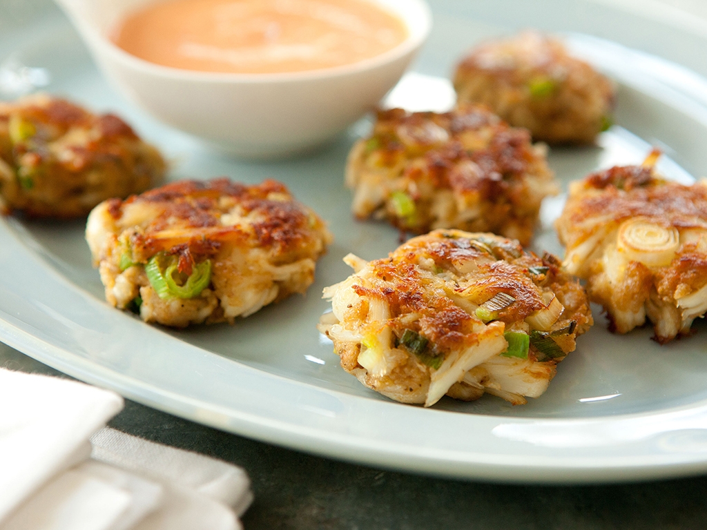 Recipe Mini Crab Cakes With Spicy Red Pepper Sauce Whole Foods Market