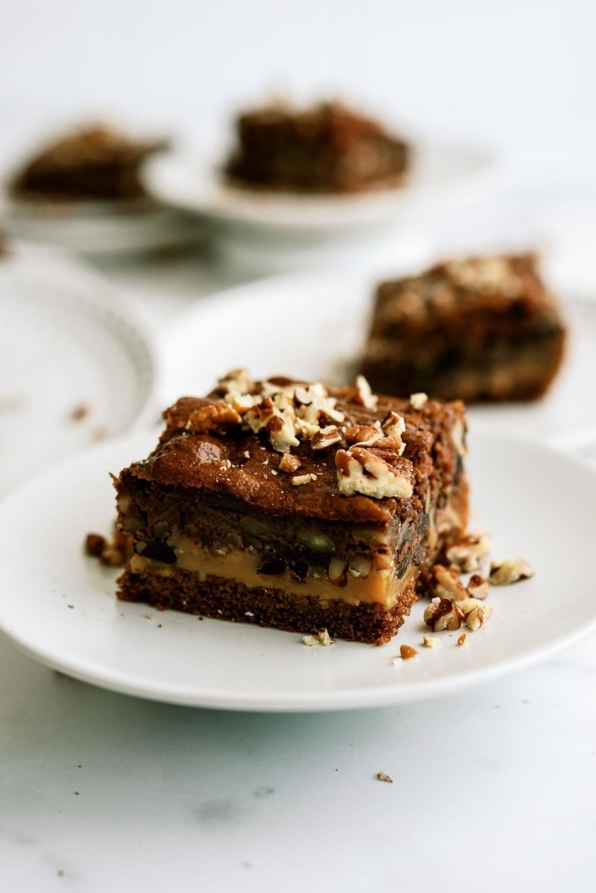 Snickers Cake Gooey Caramel Chocolate Cake Six Sisters Stuff
