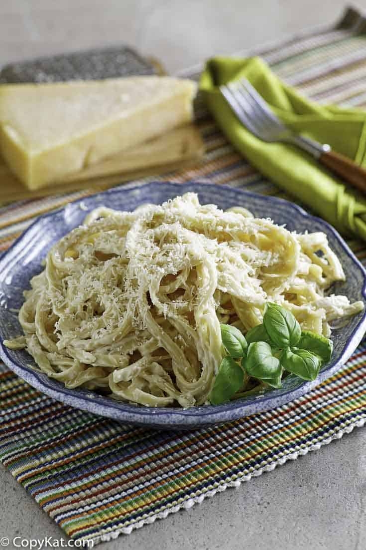The Best Copycat Olive Garden Alfredo Sauce Recipe